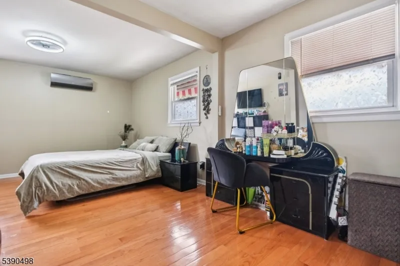 657 Barron Ave Woodbridge, NJ 07095