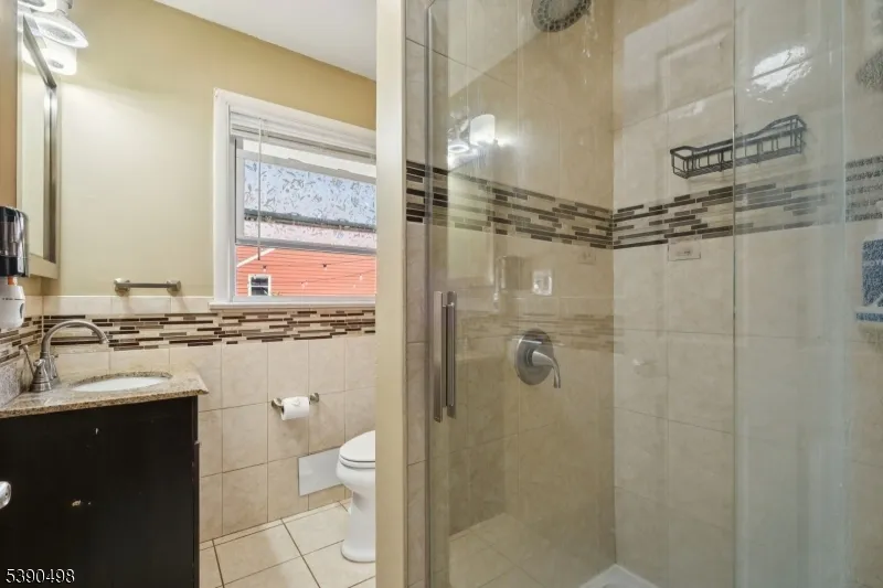 657 Barron Ave Woodbridge, NJ 07095