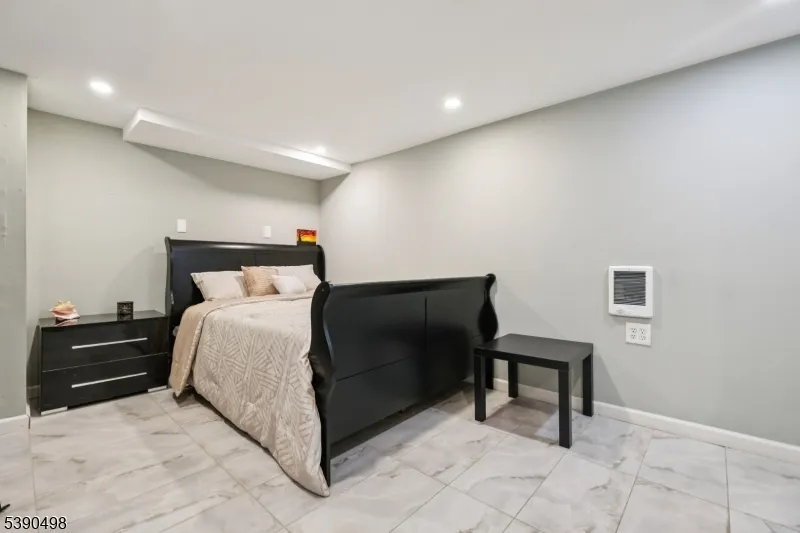 657 Barron Ave Woodbridge, NJ 07095