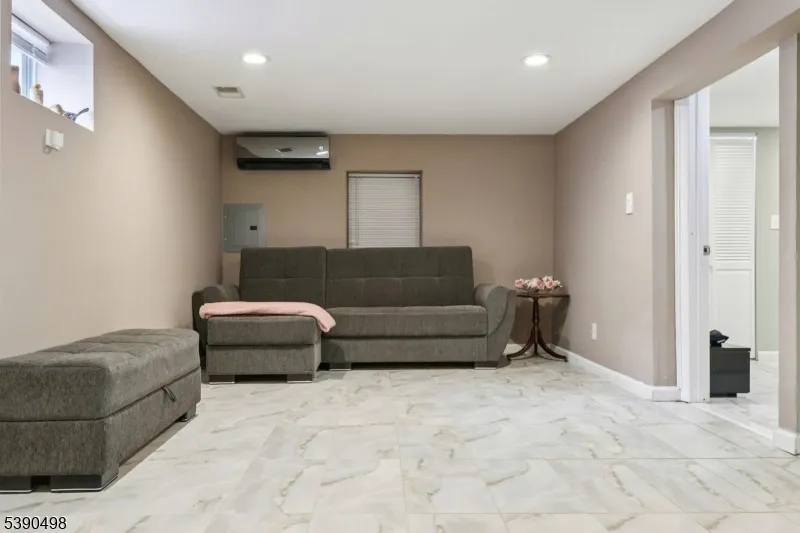 657 Barron Ave Woodbridge, NJ 07095
