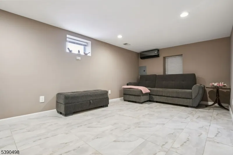 657 Barron Ave Woodbridge, NJ 07095
