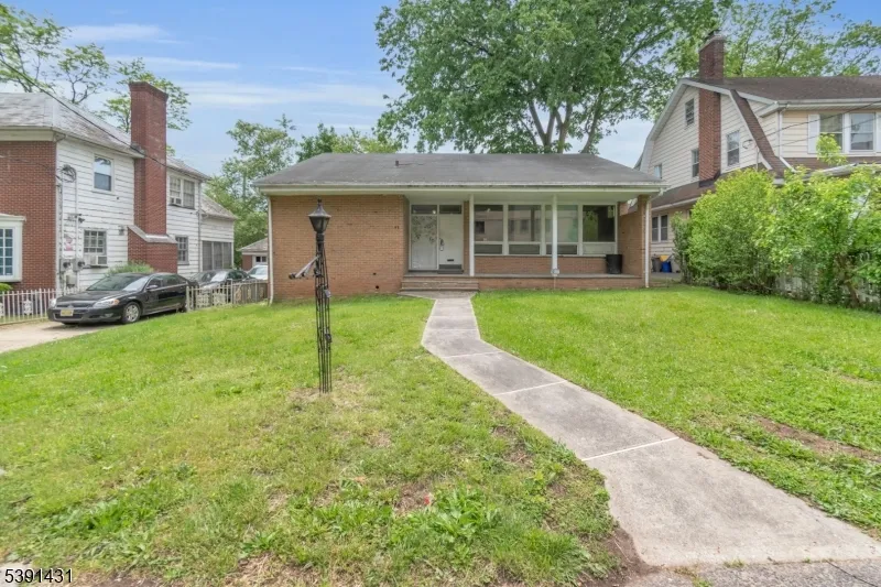 86 88chancellor Ave Newark City, NJ 07112