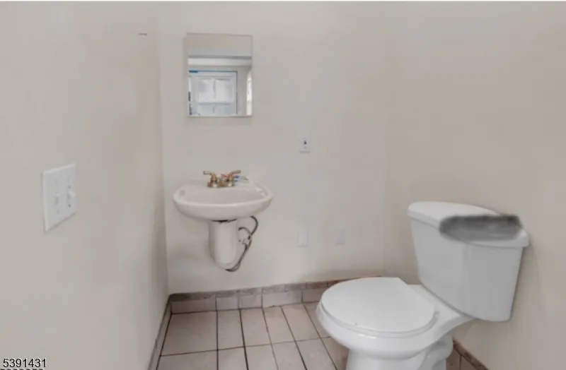 86 88chancellor Ave Newark City, NJ 07112