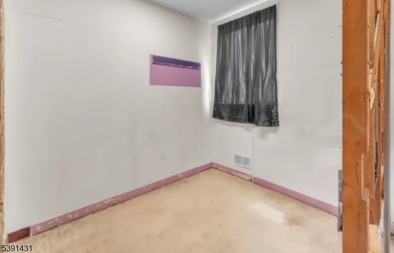 86 88chancellor Ave Newark City, NJ 07112