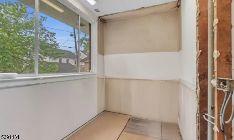 86 88chancellor Ave Newark City, NJ 07112