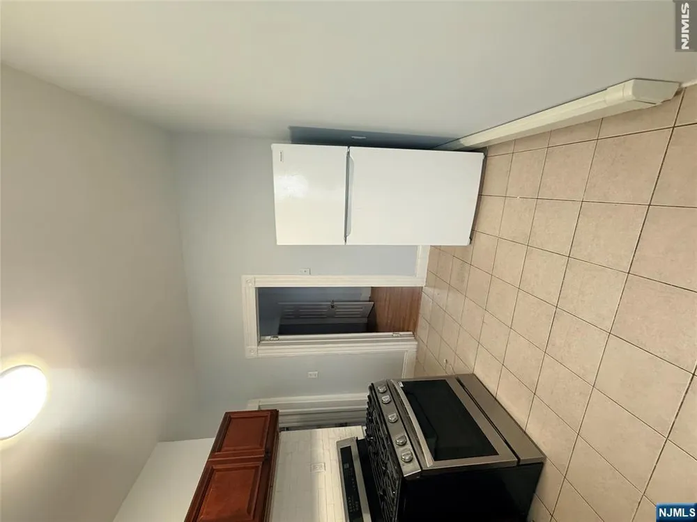 2 N 4th Street 3 Paterson, NJ 07522