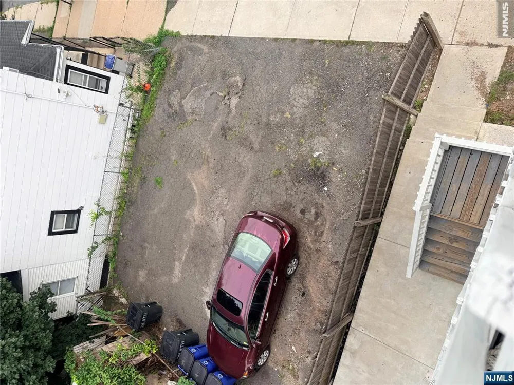 2 N 4th Street 3 Paterson, NJ 07522