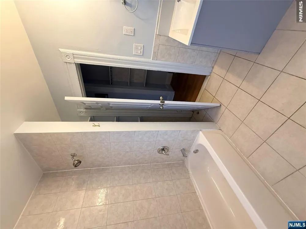 2 N 4th Street 3 Paterson, NJ 07522