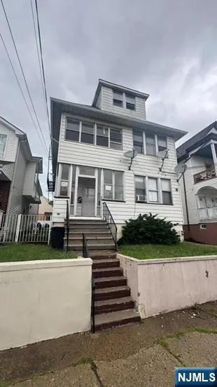 89 8th Avenue 2