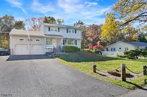 54 Mapledale Ave