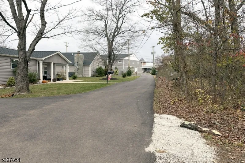 8 REASONER LANE Flemington, NJ 08822