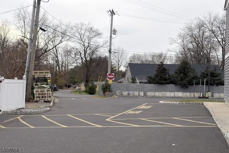 8 REASONER LANE Flemington, NJ 08822