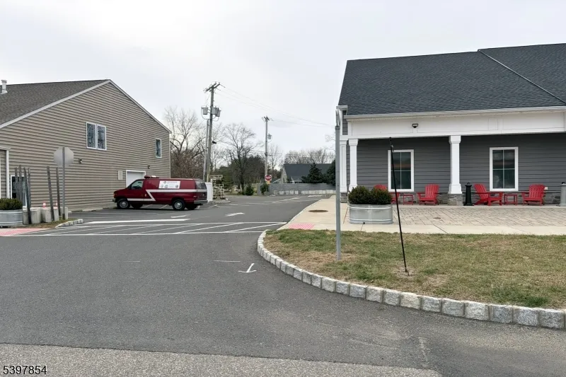 8 REASONER LANE Flemington, NJ 08822