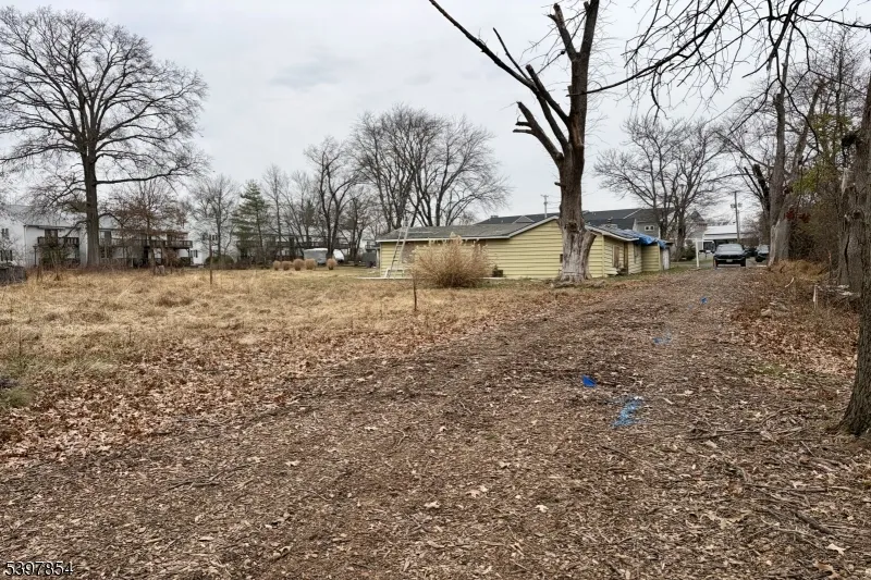 8 REASONER LANE Flemington, NJ 08822