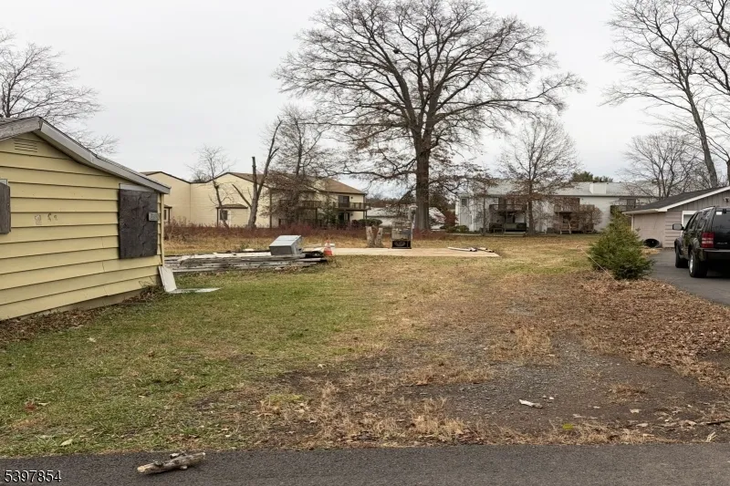 8 REASONER LANE Flemington, NJ 08822