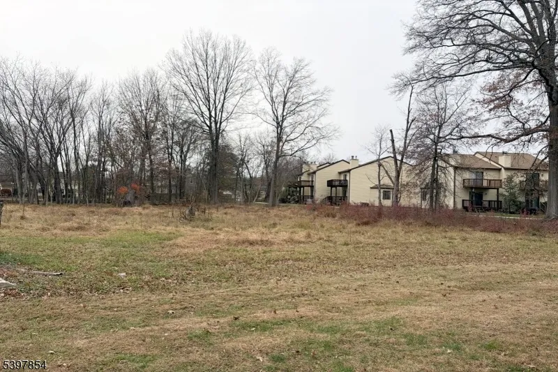 8 REASONER LANE Flemington, NJ 08822