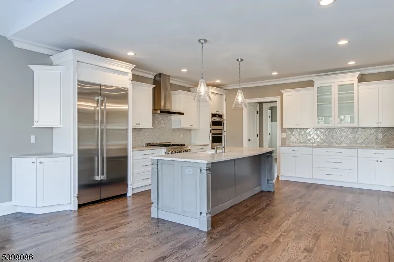 6 Harlow Pointe Cove Green Brook, NJ 08812