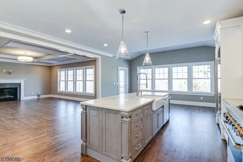 6 Harlow Pointe Cove Green Brook, NJ 08812