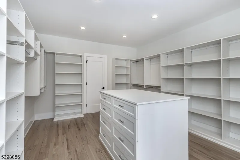 6 Harlow Pointe Cove Green Brook, NJ 08812