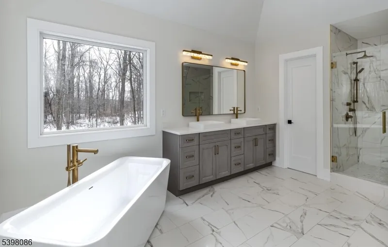 6 Harlow Pointe Cove Green Brook, NJ 08812