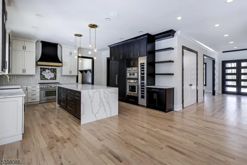 6 Harlow Pointe Cove Green Brook, NJ 08812