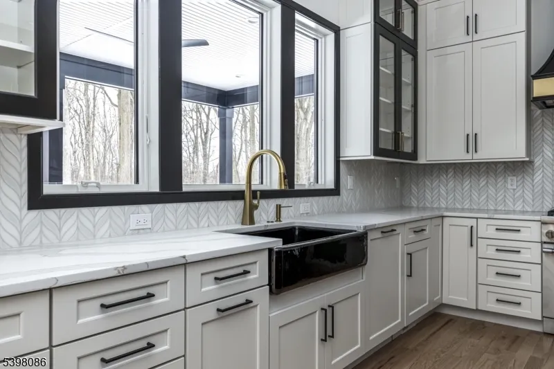 6 Harlow Pointe Cove Green Brook, NJ 08812