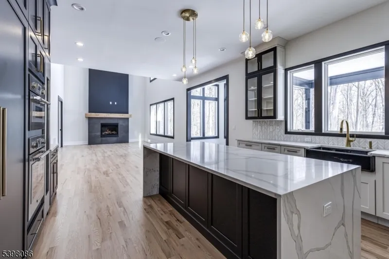 6 Harlow Pointe Cove Green Brook, NJ 08812