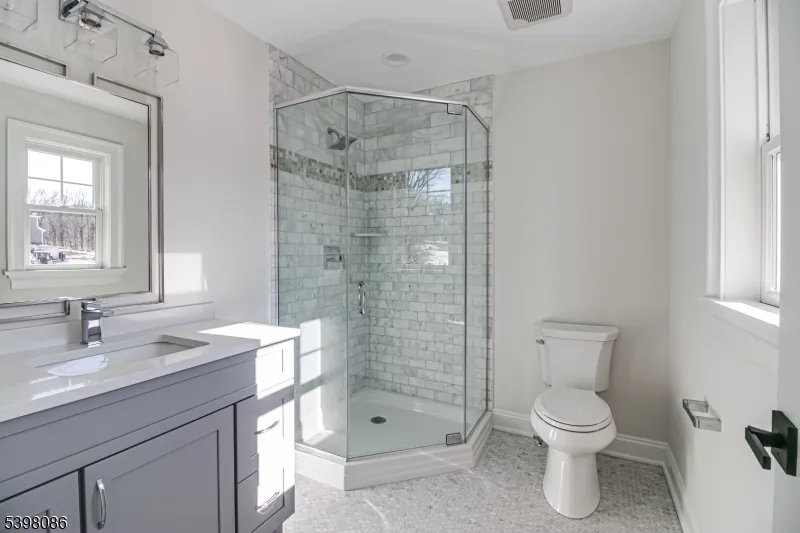 6 Harlow Pointe Cove Green Brook, NJ 08812