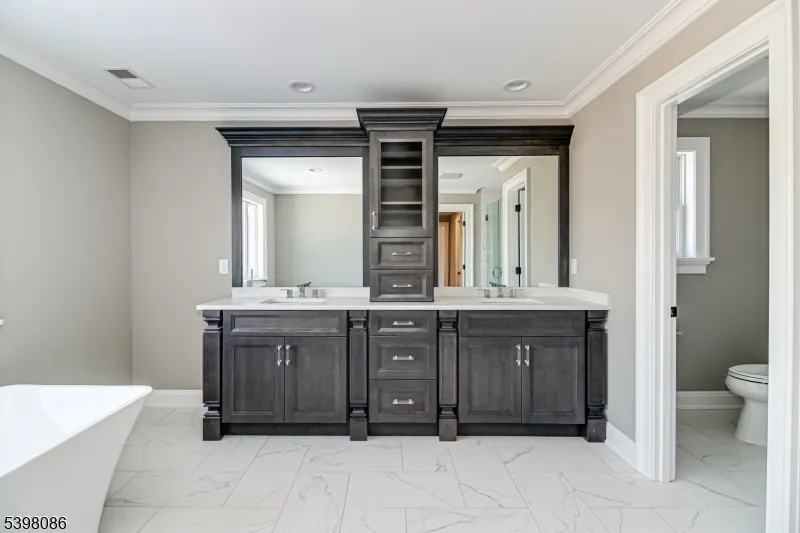 6 Harlow Pointe Cove Green Brook, NJ 08812