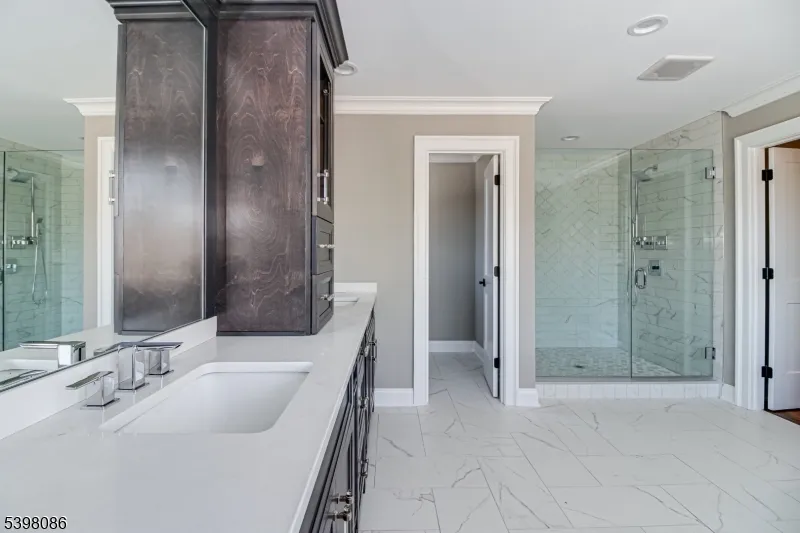 6 Harlow Pointe Cove Green Brook, NJ 08812