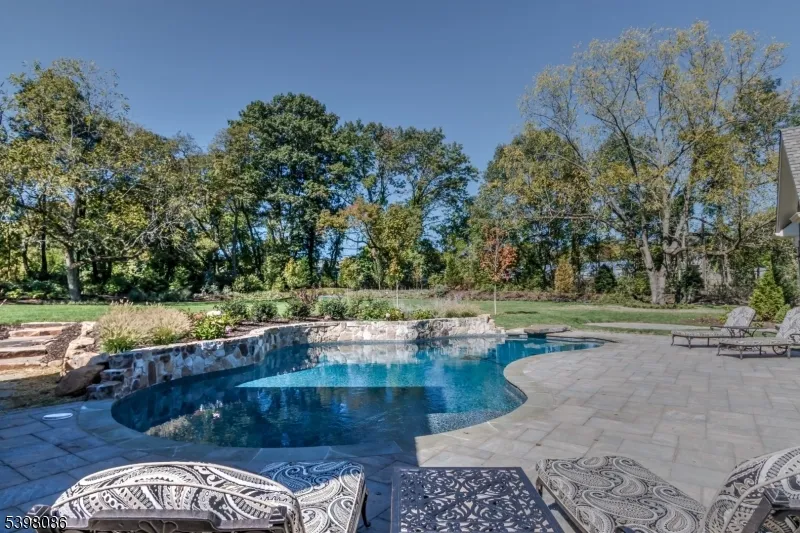 6 Harlow Pointe Cove Green Brook, NJ 08812