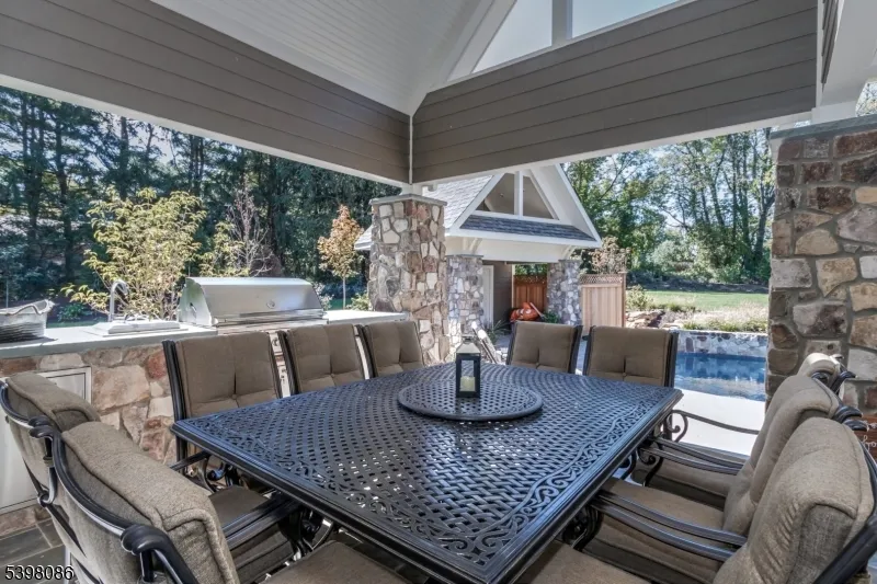 6 Harlow Pointe Cove Green Brook, NJ 08812