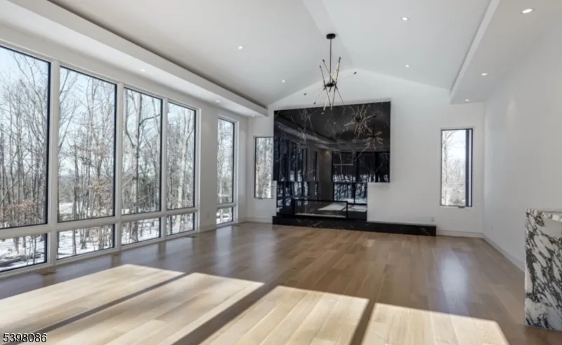 6 Harlow Pointe Cove Green Brook, NJ 08812