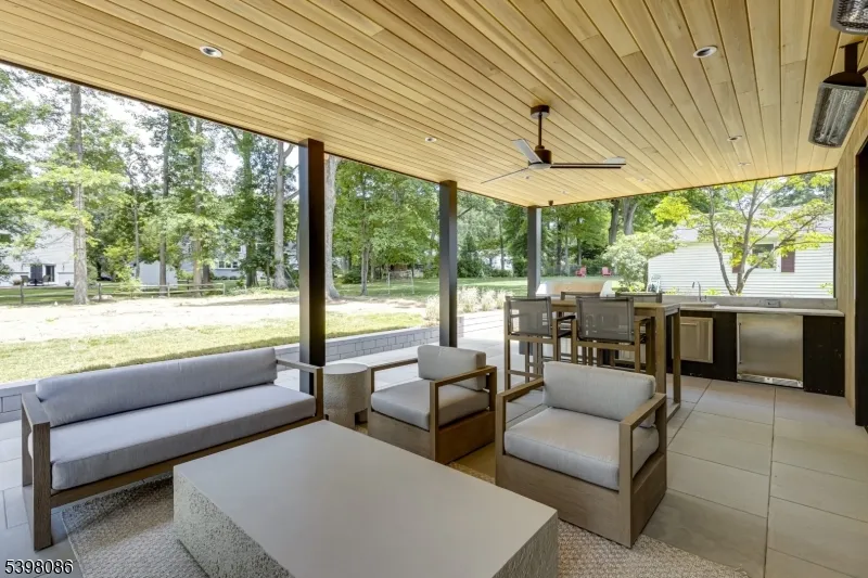 6 Harlow Pointe Cove Green Brook, NJ 08812