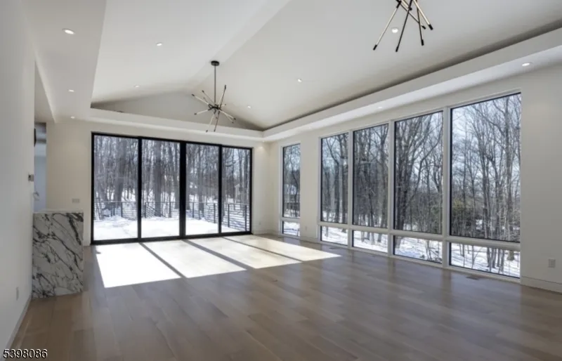 6 Harlow Pointe Cove Green Brook, NJ 08812