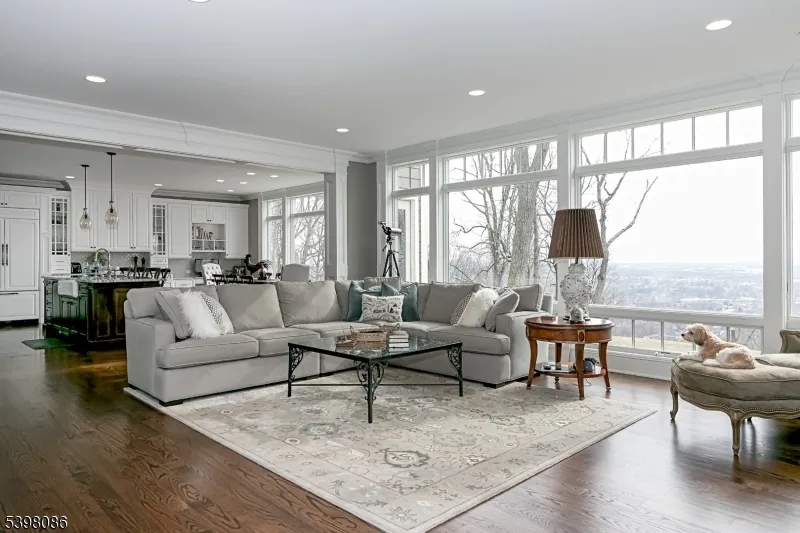 6 Harlow Pointe Cove Green Brook, NJ 08812