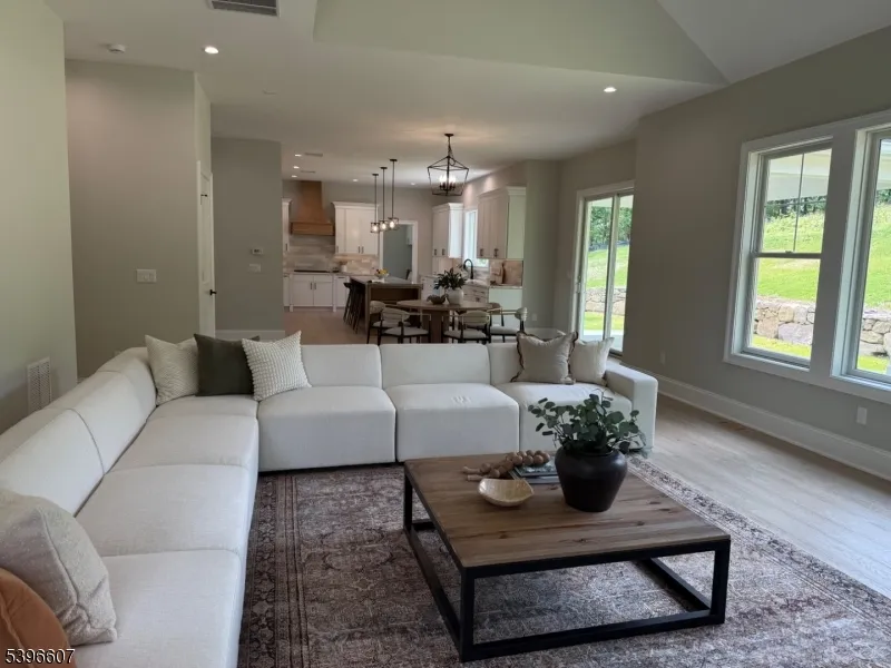 3 Bristol Ridge Rd Boonton, NJ 07005