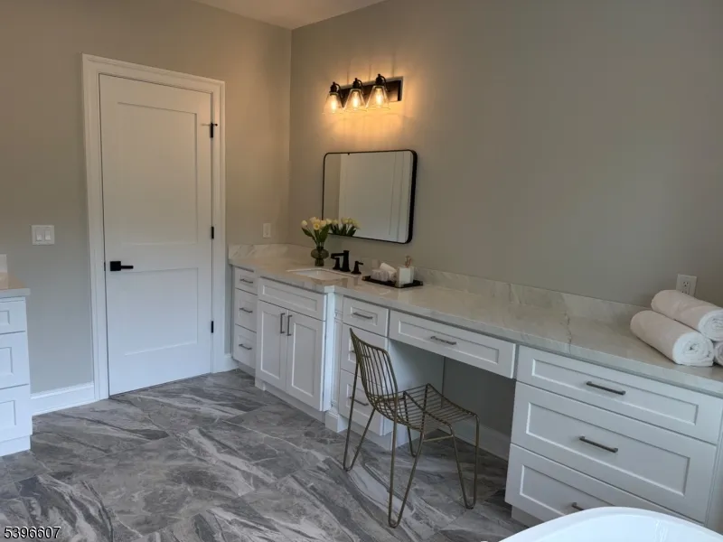 3 Bristol Ridge Rd Boonton, NJ 07005