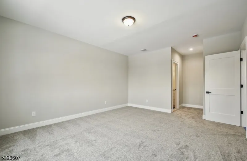 3 Bristol Ridge Rd Boonton, NJ 07005