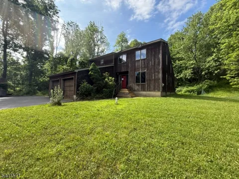 64 W Quarry Rd