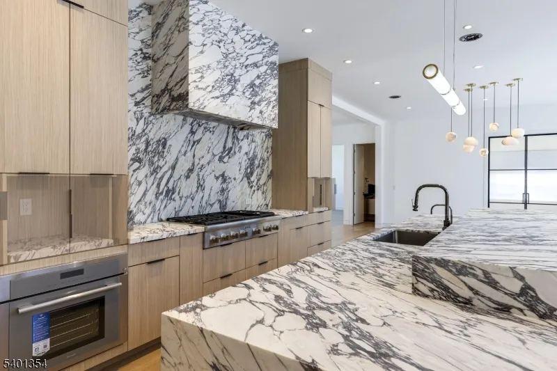 4 Harlow Pointe Cove Green Brook, NJ 08812