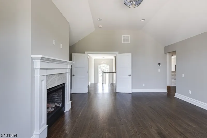 4 Harlow Pointe Cove Green Brook, NJ 08812