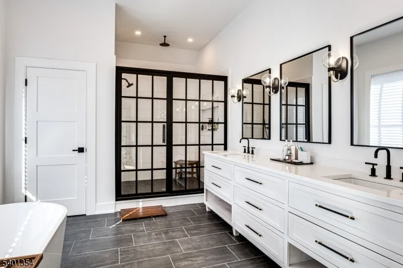 4 Harlow Pointe Cove Green Brook, NJ 08812