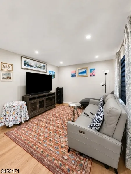 538 Cicilia Pl Scotch Plains, NJ 07076