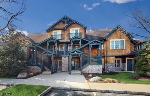 8 Maple Cres Unit 12