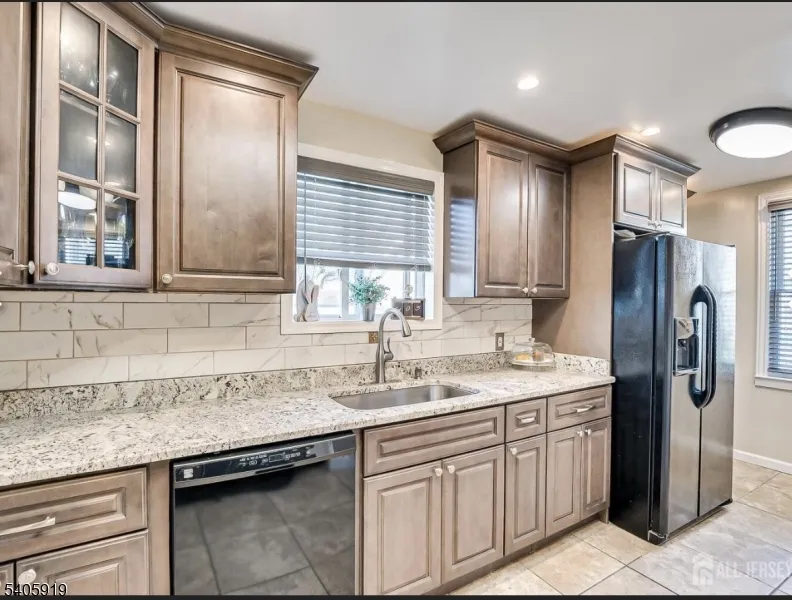 33 W Park Ave Woodbridge, NJ 07001