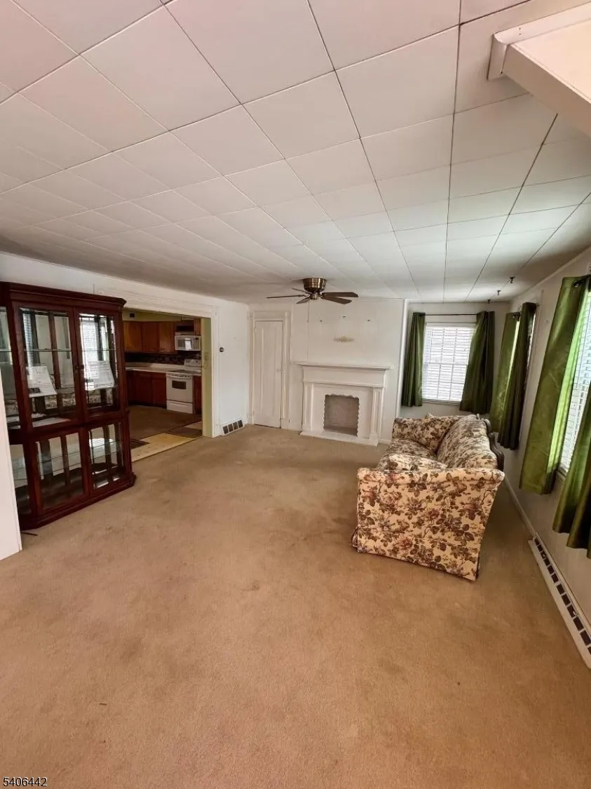 36 Willow Ave Bloomsbury, NJ 08804