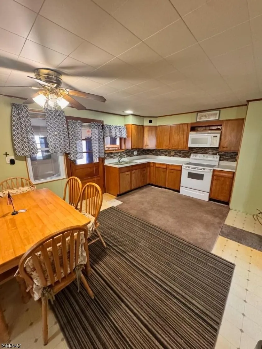 36 Willow Ave Bloomsbury, NJ 08804