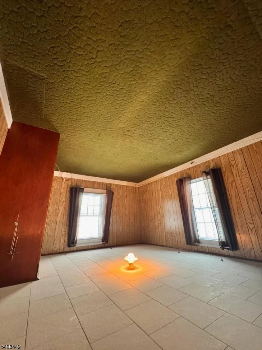 36 Willow Ave Bloomsbury, NJ 08804
