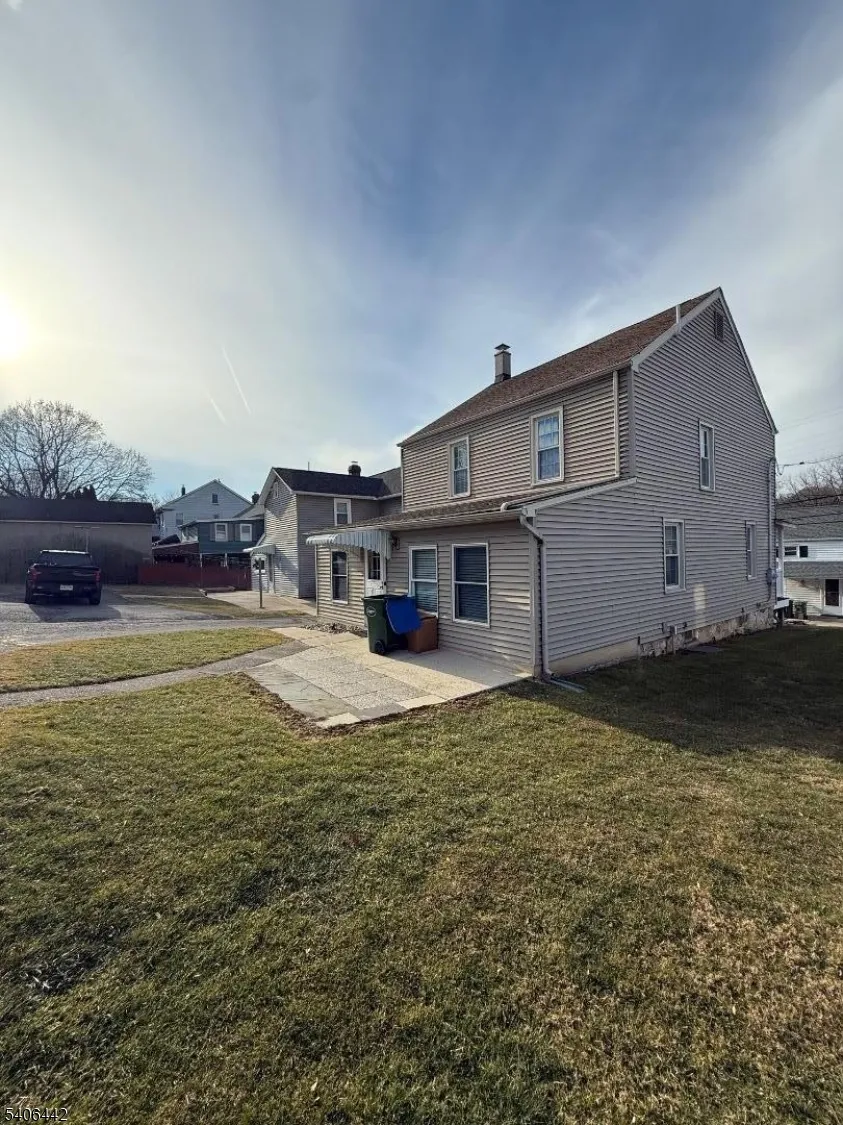 36 Willow Ave Bloomsbury, NJ 08804